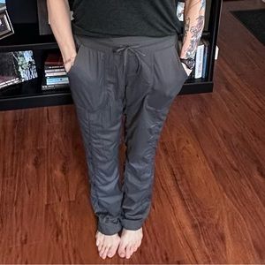 Northface Aphrodite Pants 2.0 Size Medium Grey Stretch Moisture Wicking